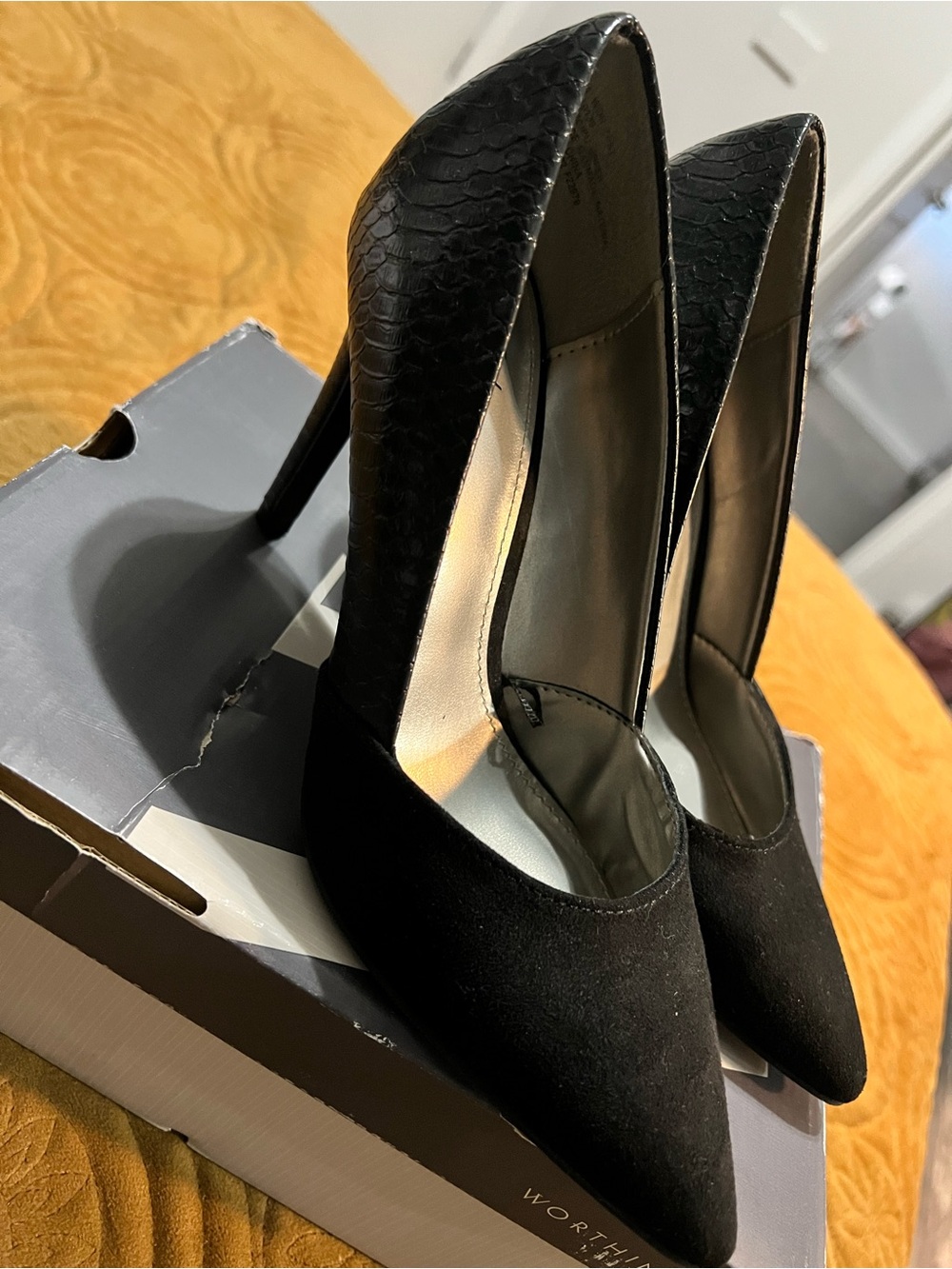 Worthington Black Pointed Toe Stiletto Pumps